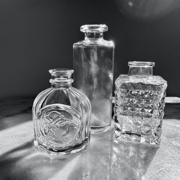 Gorgeous Set 3 Vintage Style Boho Clear Glass Bud Vases Cameo Decor Cut Embossed - Picture 3 of 11